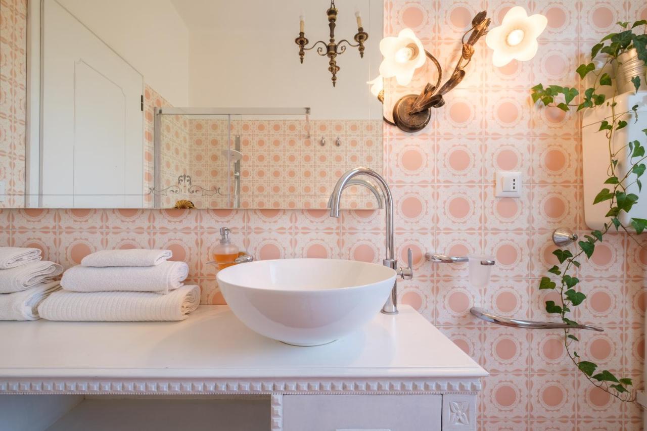 Fabula Rooms 3 Suites With Private Bathroom Болонья Экстерьер фото
